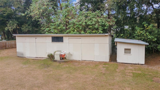 view of outdoor structure featuring a yard