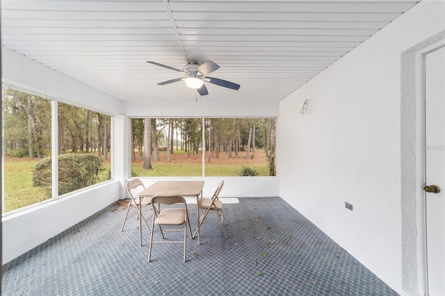 sunroom featuring ceiling fan