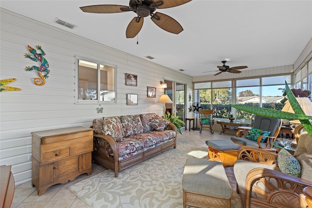 sunroom with ceiling fan