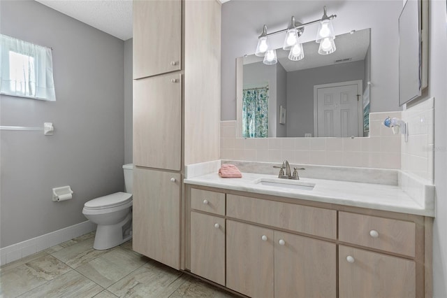 bathroom featuring vanity, a textured ceiling, toilet, and backsplash