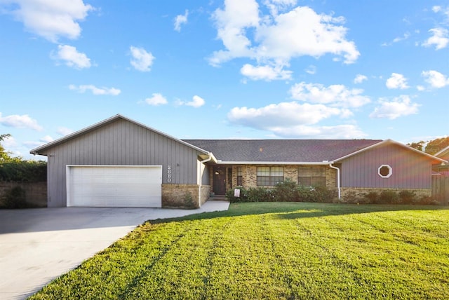 ranch-style house featuring a front lawn and a garage