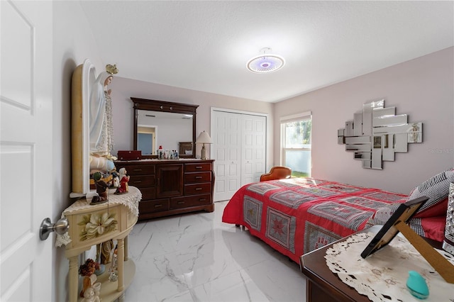 bedroom featuring a closet