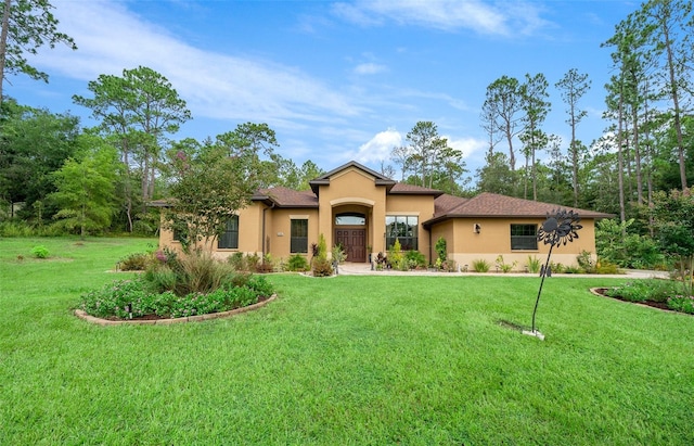 view of front of property featuring a front lawn