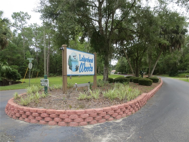 view of community / neighborhood sign