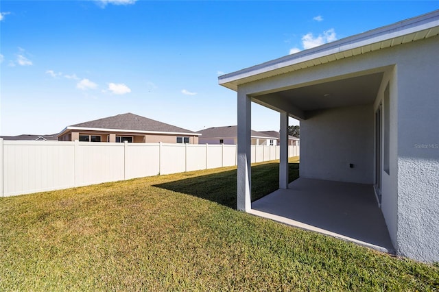 view of yard featuring a patio