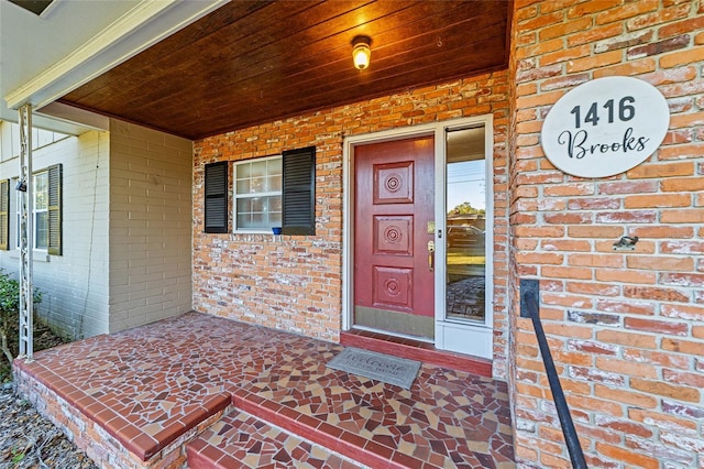 doorway to property featuring covered porch