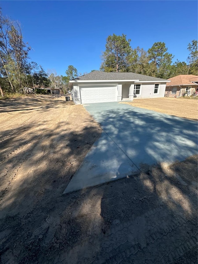 view of front facade featuring a garage