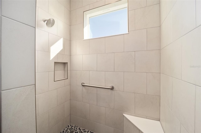 bathroom featuring tiled shower