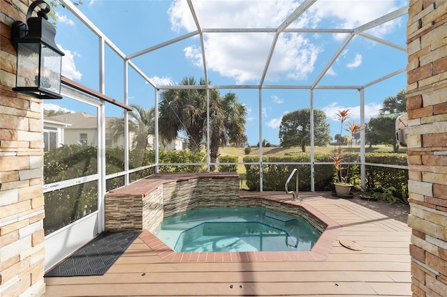 view of pool featuring an outdoor hot tub