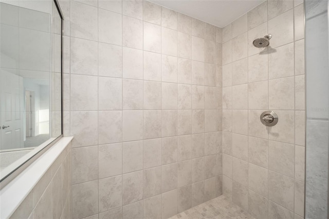 bathroom featuring a tile shower