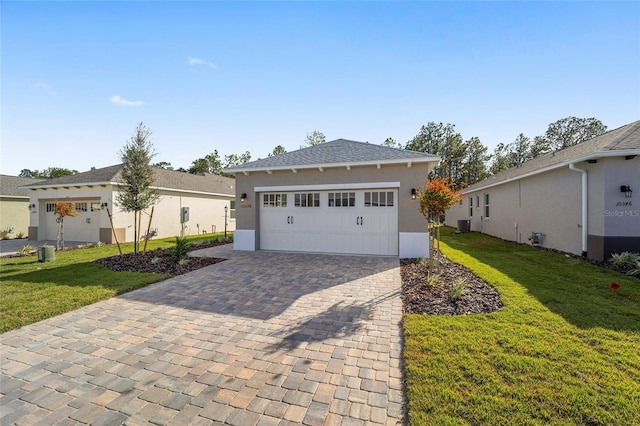 view of front of house featuring a front lawn