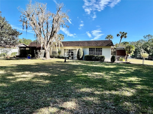 single story home with a front yard