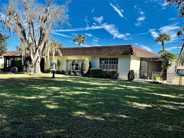 ranch-style house featuring a front lawn