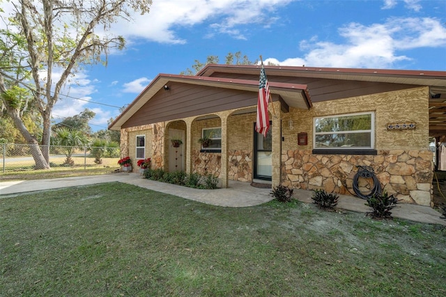 view of front of house with a front yard