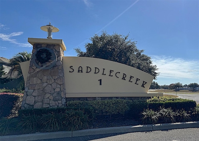 view of community / neighborhood sign