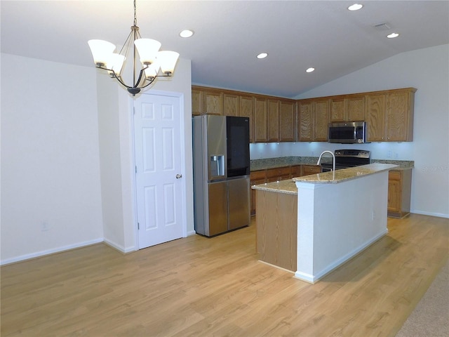 kitchen featuring light hardwood / wood-style flooring, pendant lighting, lofted ceiling, a kitchen island with sink, and appliances with stainless steel finishes