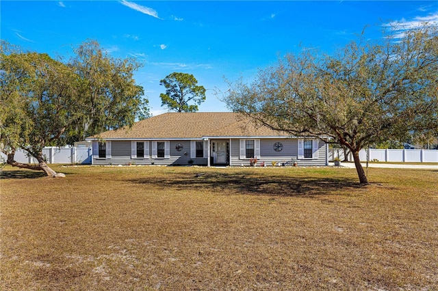 single story home with a front yard