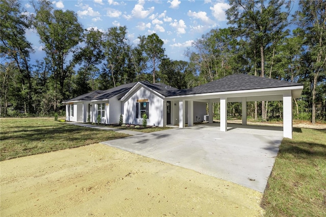 ranch-style home featuring a front lawn