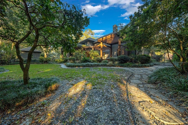 view of front facade with a front yard