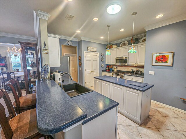 kitchen with ornamental molding, kitchen peninsula, sink, and stainless steel appliances