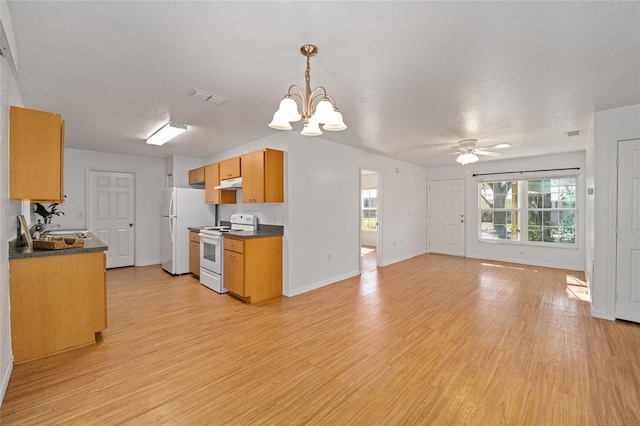 kitchen with sink, light hardwood / wood-style flooring, a textured ceiling, white appliances, and ceiling fan with notable chandelier