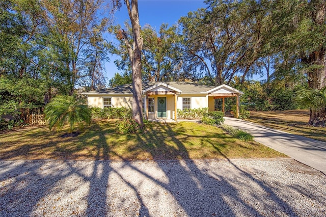 single story home featuring a front yard and a carport