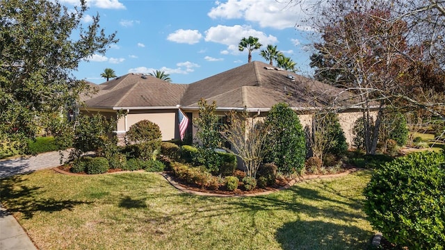 view of front of house with a front lawn