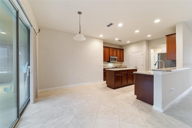 kitchen with sink, stainless steel appliances, kitchen peninsula, decorative light fixtures, and light tile patterned floors