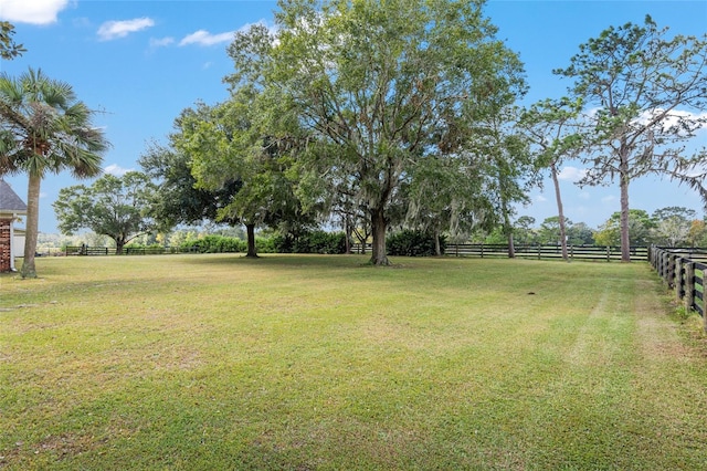 view of yard featuring a rural view