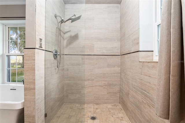 bathroom featuring a healthy amount of sunlight and tiled shower