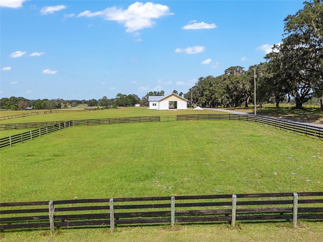 view of yard featuring a rural view