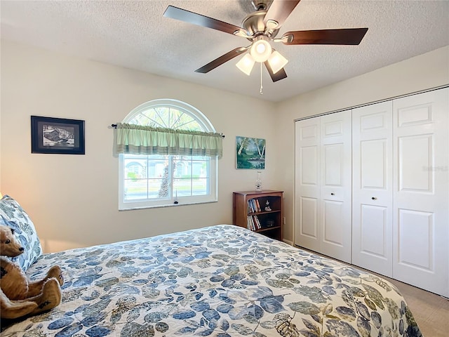 bedroom with a textured ceiling, a closet, ceiling fan, and hardwood / wood-style flooring