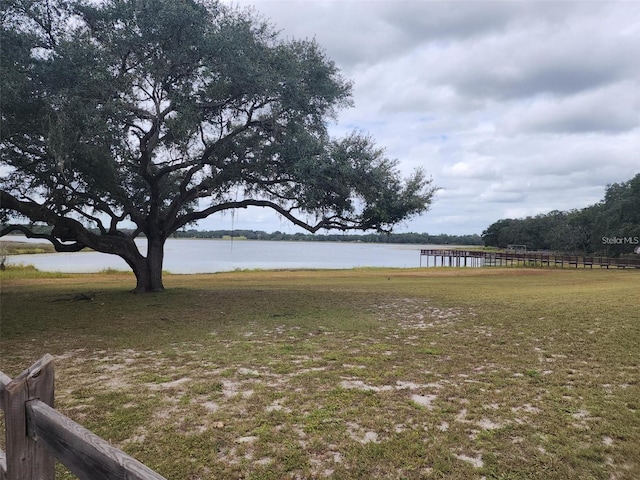 view of yard featuring a water view