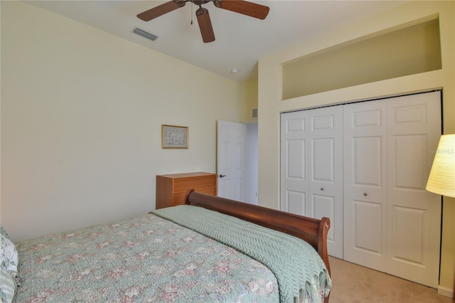 bedroom featuring ceiling fan, light carpet, and a closet