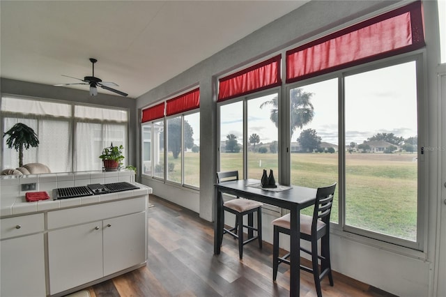 sunroom featuring ceiling fan