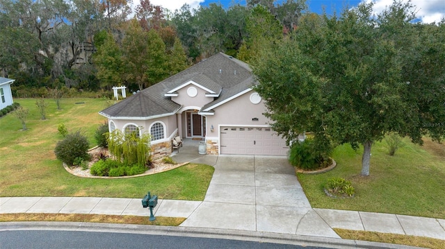 view of front of property featuring a front yard and a garage