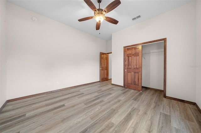 unfurnished bedroom featuring ceiling fan, light wood-type flooring, and a closet