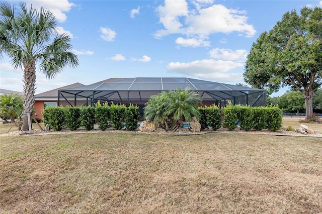 view of yard with a lanai