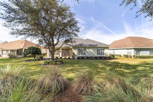 ranch-style home featuring a front lawn