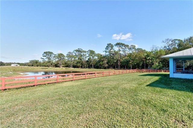 view of yard featuring a water view