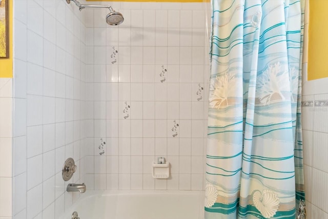 bathroom with shower / tub combo