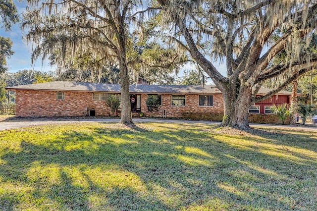 ranch-style home with a front yard