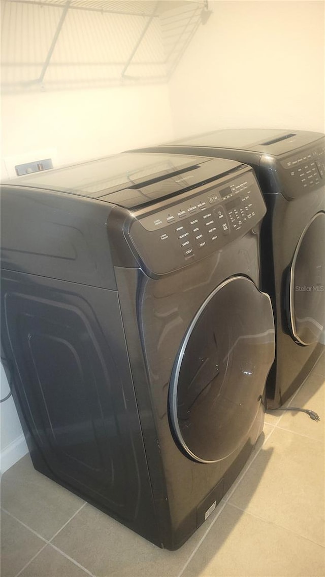 washroom with washer and clothes dryer