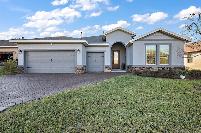 view of front facade featuring a front lawn and a garage