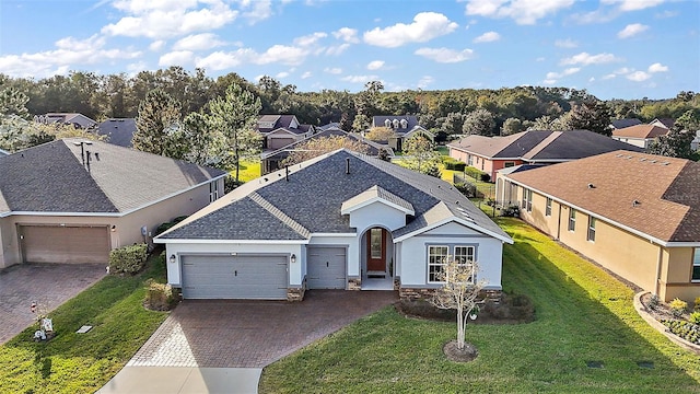 view of front of home featuring a front lawn and a garage