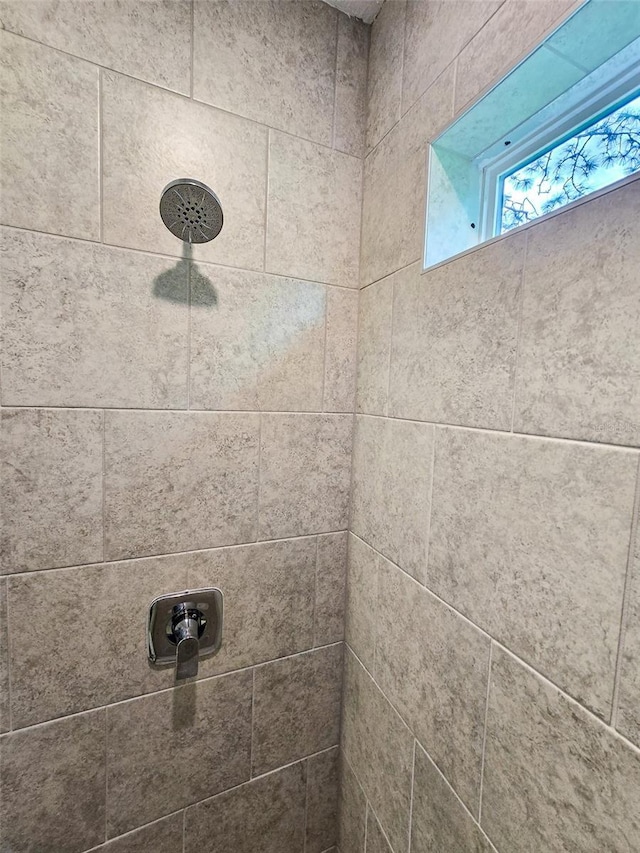 bathroom featuring tiled shower