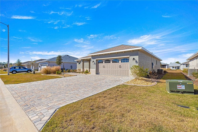 single story home with a front lawn