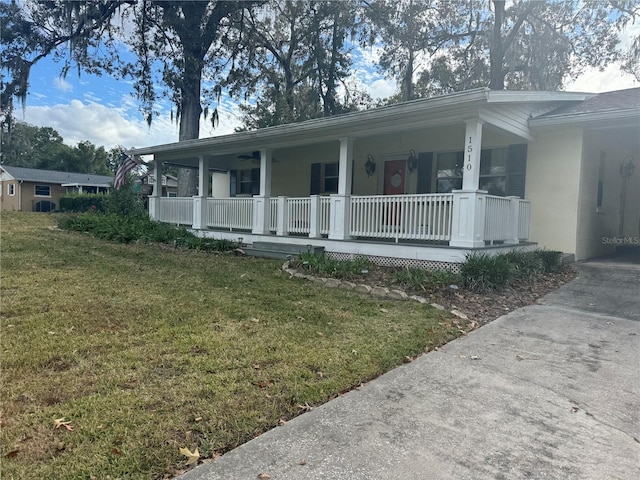 view of front of house with a front yard and covered porch