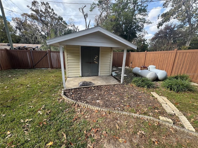 view of outdoor structure with a yard