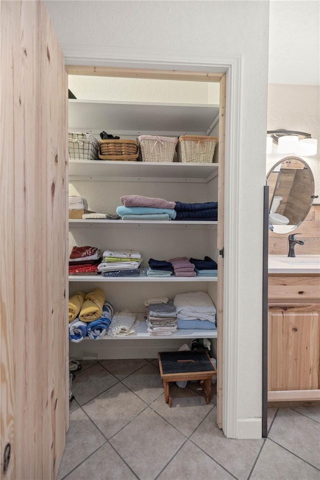 closet with sink